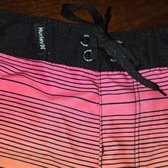 (J35) Hurley Vibrant Striped Swim Shorts - Picture 4 of 8